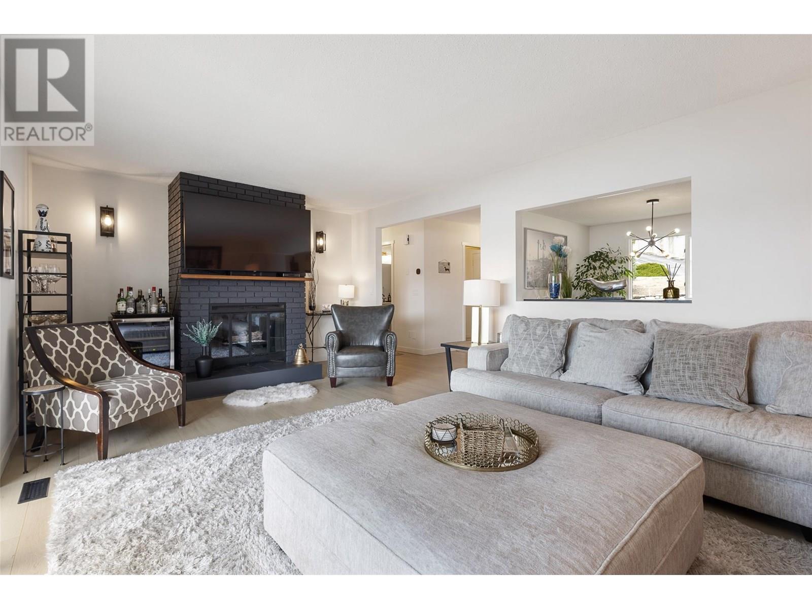  4239 4th Avenue, Peachland