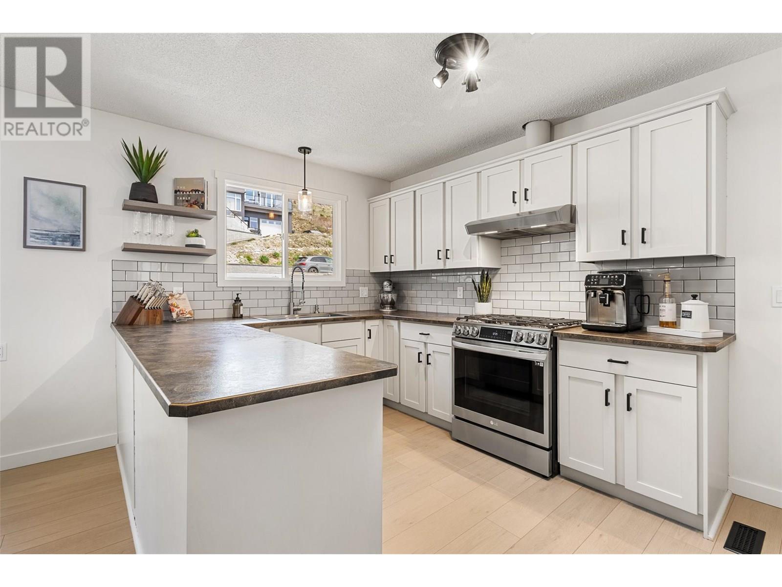  4239 4th Avenue, Peachland