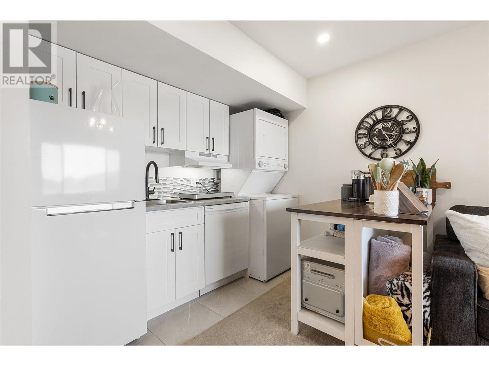  4239 4th Avenue, Peachland