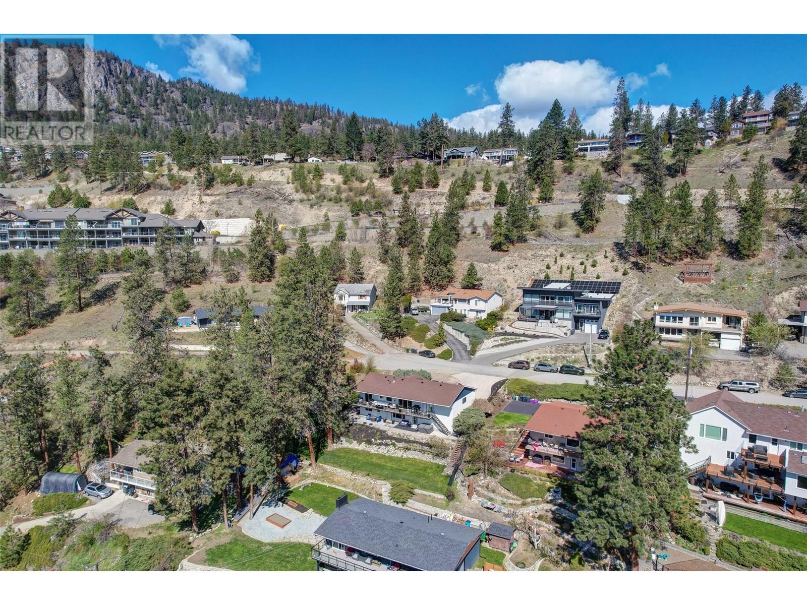  4239 4th Avenue, Peachland