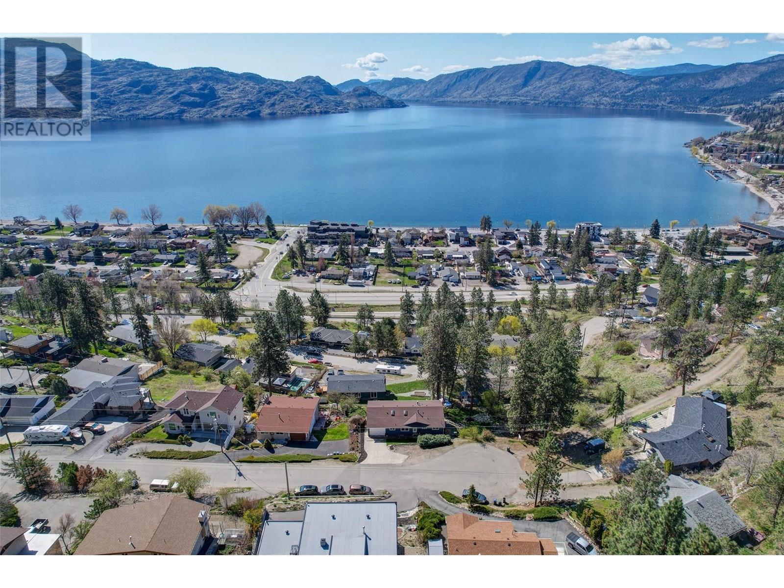  4239 4th Avenue, Peachland