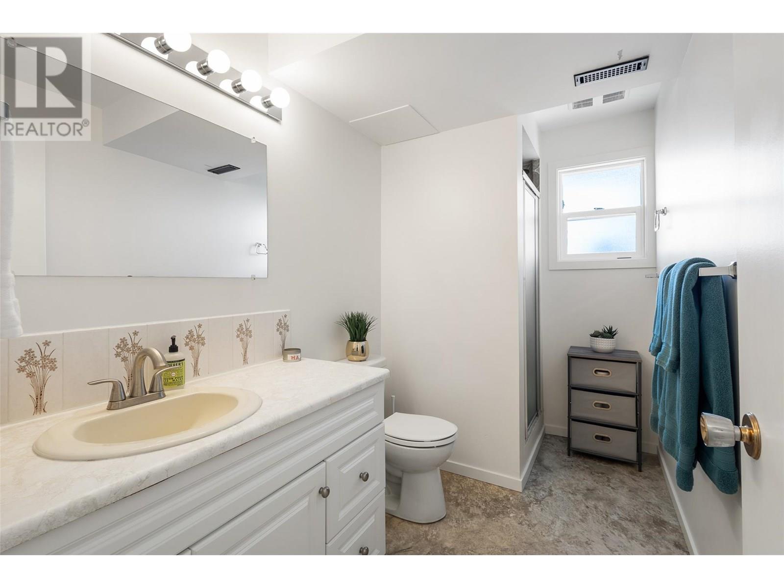  4239 4th Avenue, Peachland