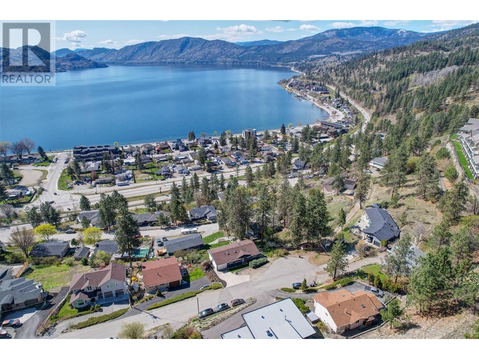  4239 4th Avenue, Peachland