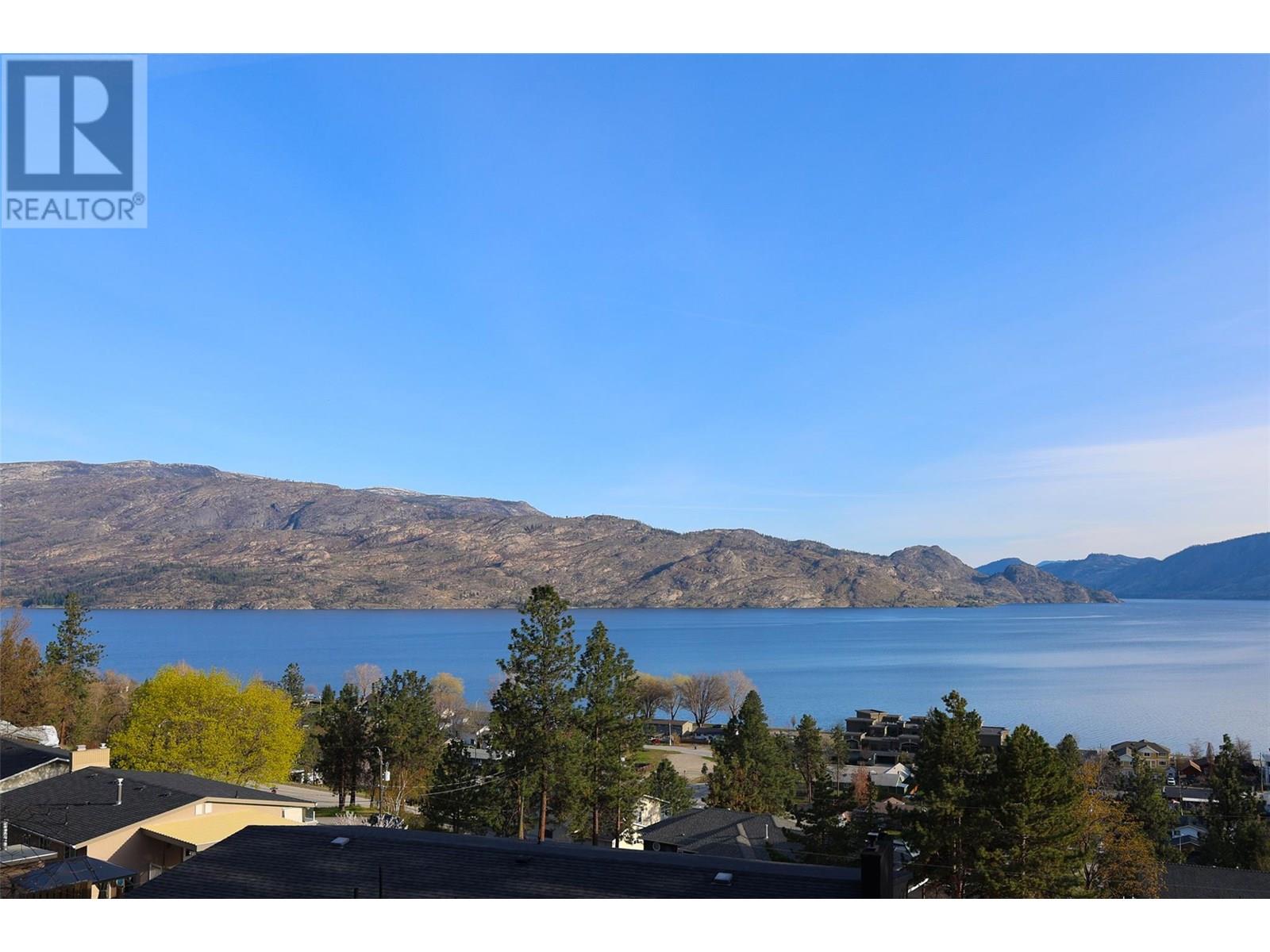 4239 4th Avenue, Peachland