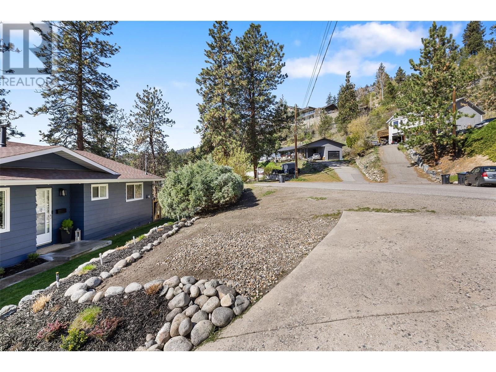  4239 4th Avenue, Peachland