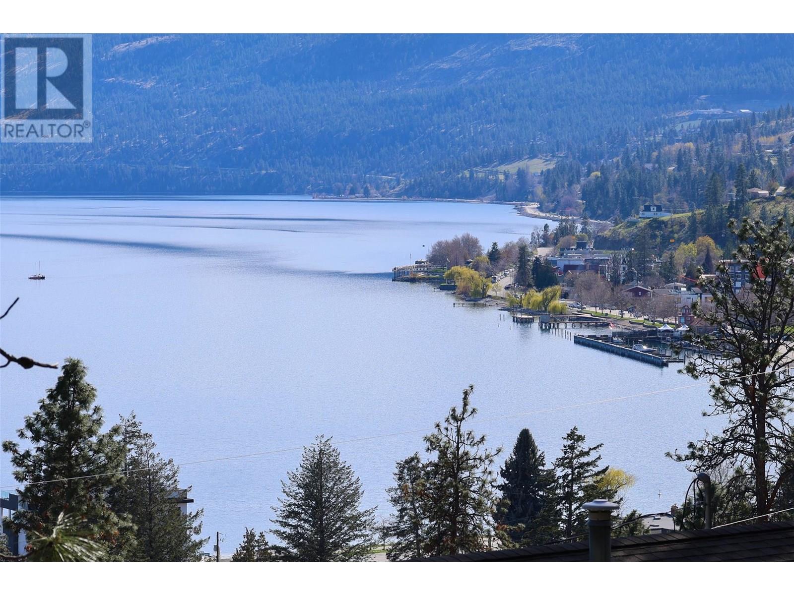  4239 4th Avenue, Peachland
