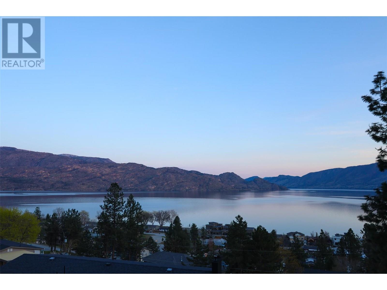  4239 4th Avenue, Peachland