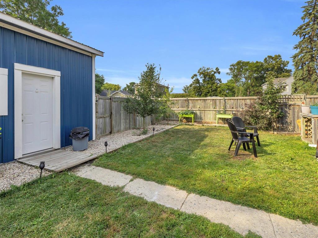 Photo 10 of 323 Eveline Street, Selkirk MB