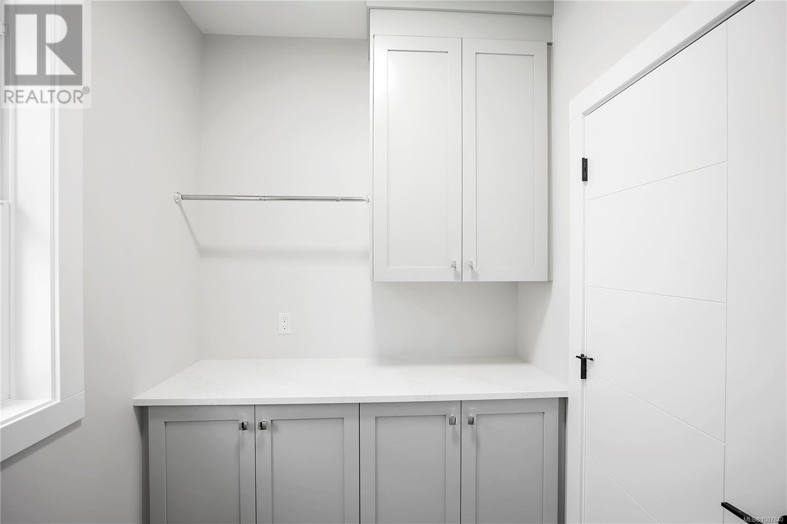 Photo 3 of 6111 Pine Ridge Cres, Nanaimo BC
