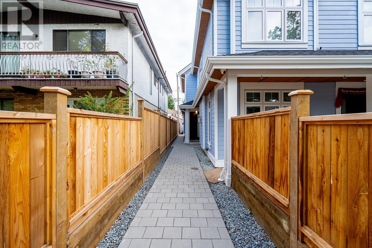 2 1905 E 36TH AVENUE, Vancouver