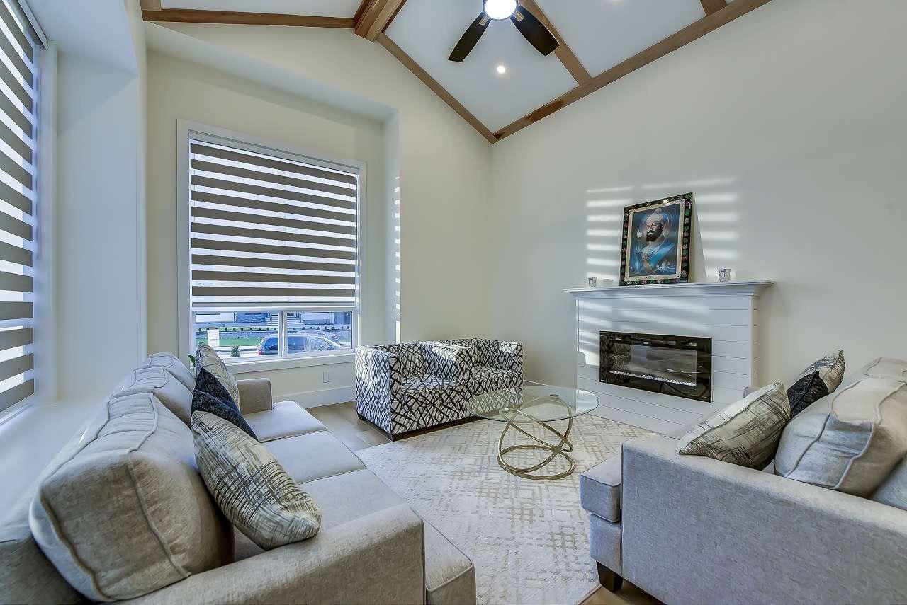Photo 4 of 19805 32 Avenue, Langley BC