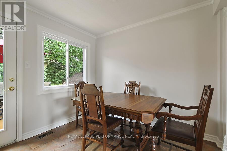 Photo 10 of 141 Abbotsford Road, Ottawa ON