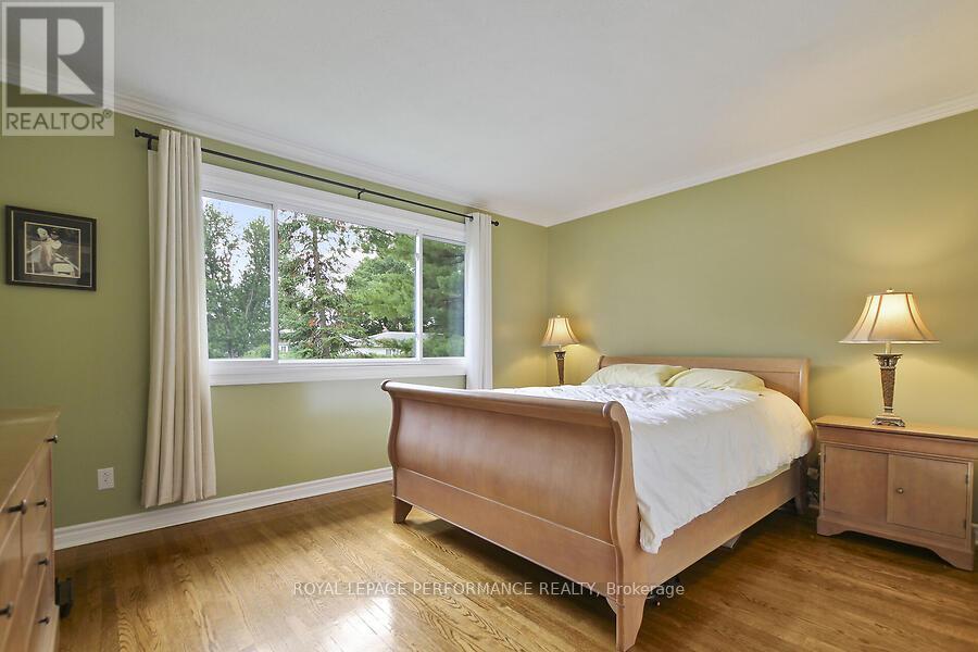 Photo 15 of 141 Abbotsford Road, Ottawa ON