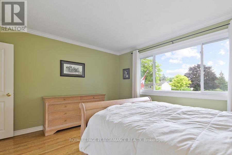 Photo 16 of 141 Abbotsford Road, Ottawa ON