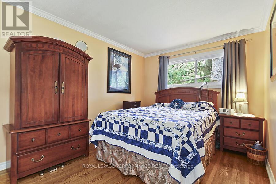 Photo 17 of 141 Abbotsford Road, Ottawa ON