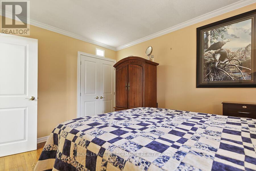Photo 18 of 141 Abbotsford Road, Ottawa ON