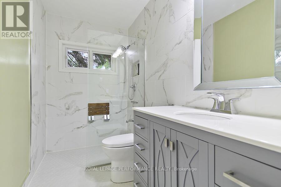 Photo 19 of 141 Abbotsford Road, Ottawa ON