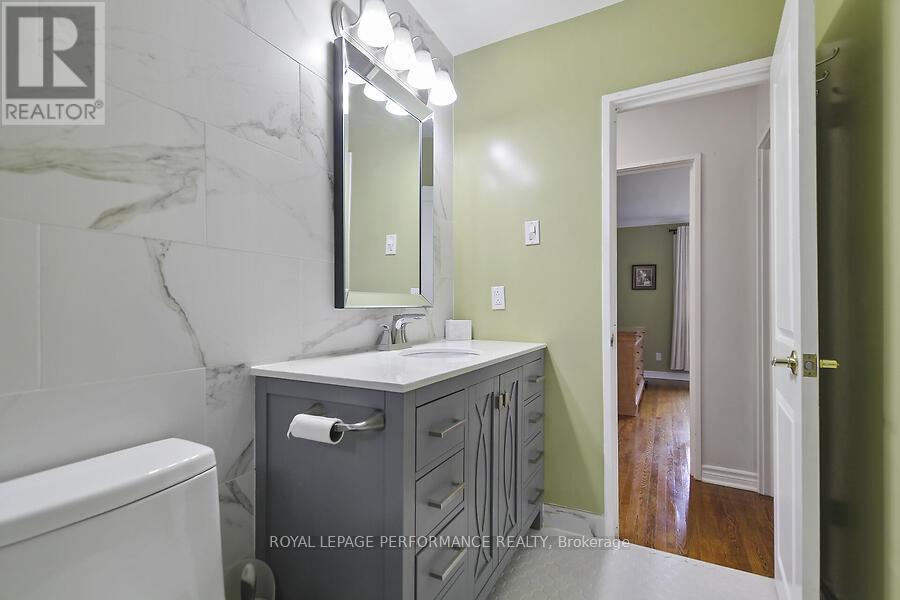 Photo 20 of 141 Abbotsford Road, Ottawa ON