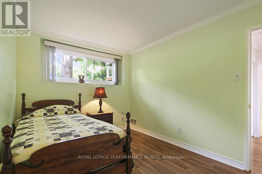 Photo 23 of 141 Abbotsford Road, Ottawa ON