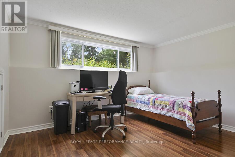Photo 24 of 141 Abbotsford Road, Ottawa ON