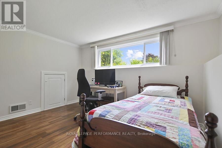 Photo 25 of 141 Abbotsford Road, Ottawa ON