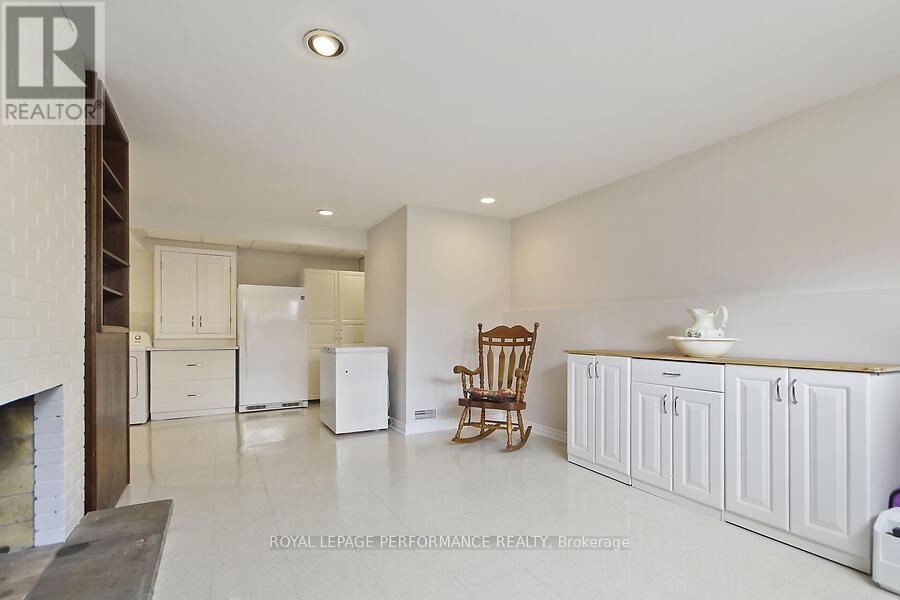 Photo 30 of 141 Abbotsford Road, Ottawa ON