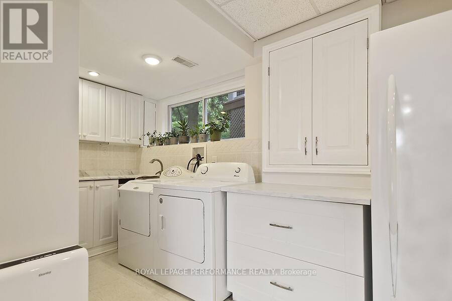 Photo 31 of 141 Abbotsford Road, Ottawa ON
