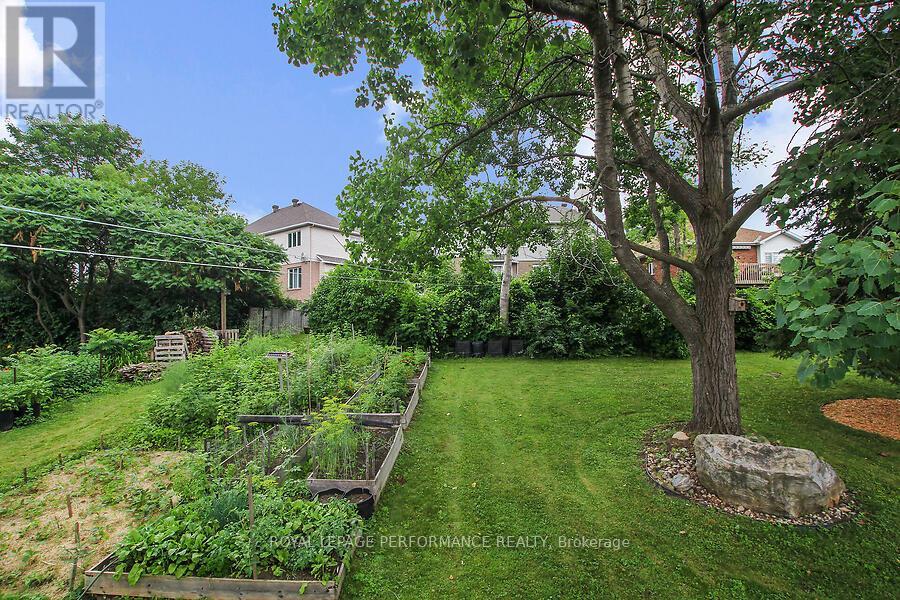 Photo 36 of 141 Abbotsford Road, Ottawa ON