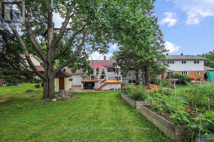 Photo 38 of 141 Abbotsford Road, Ottawa ON