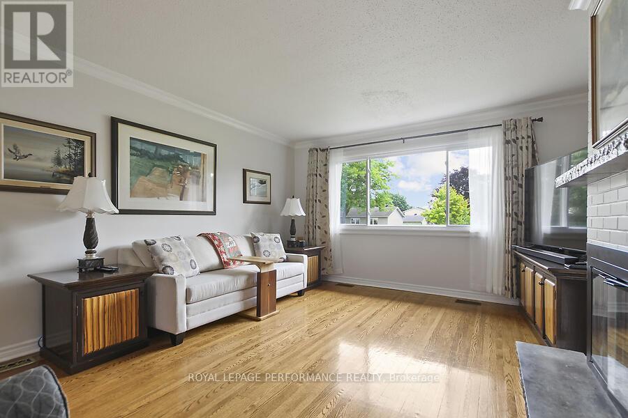 Photo 6 of 141 Abbotsford Road, Ottawa ON