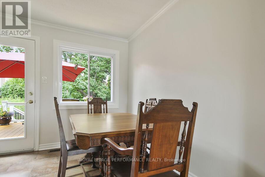 Photo 8 of 141 Abbotsford Road, Ottawa ON