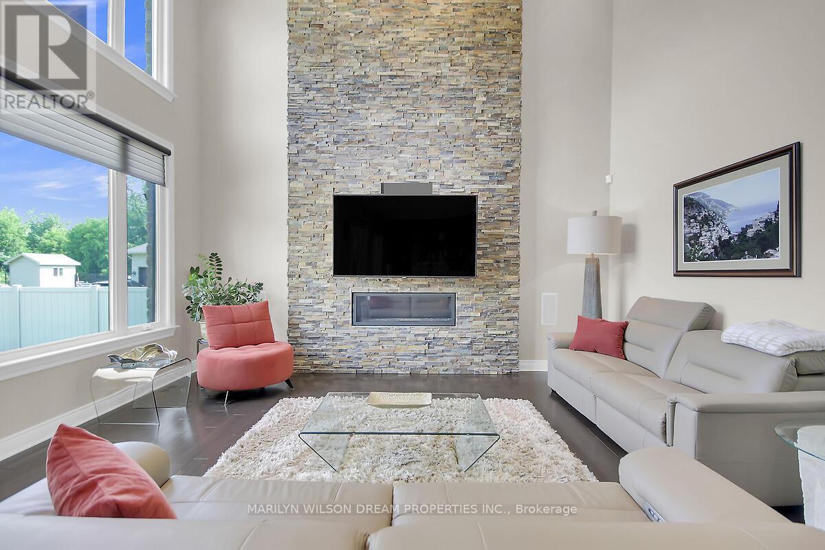 Photo 10 of 1419 Balmoral Drive, Ottawa ON