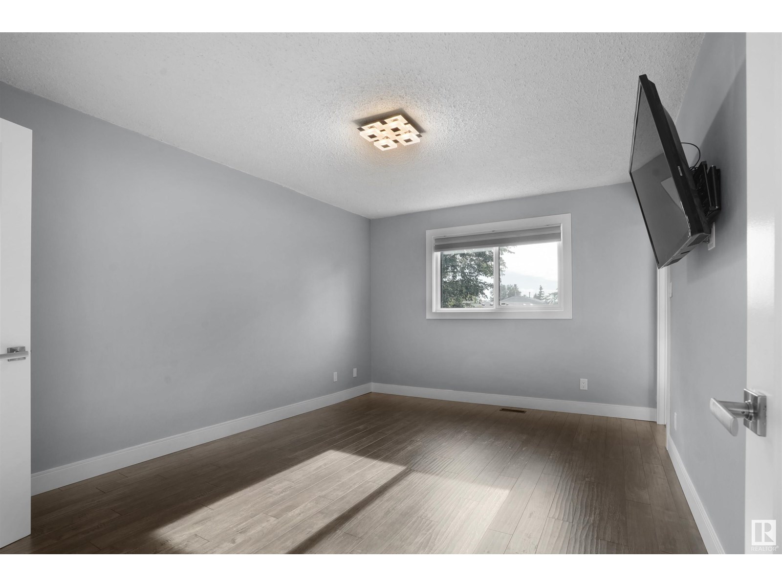 Photo 17 of 1840 35 St Nw, Edmonton AB