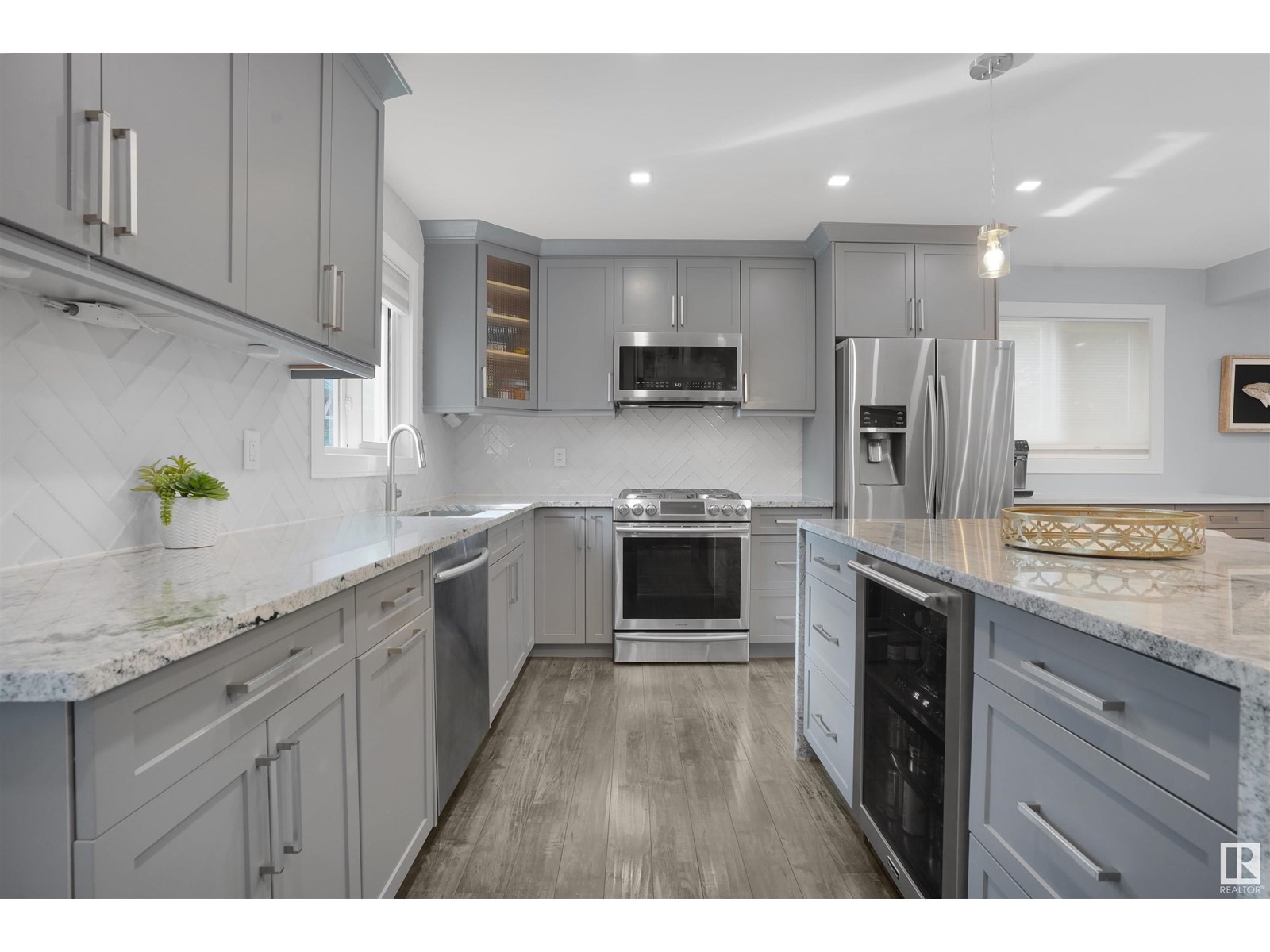 Photo 13 of 1840 35 St Nw, Edmonton AB
