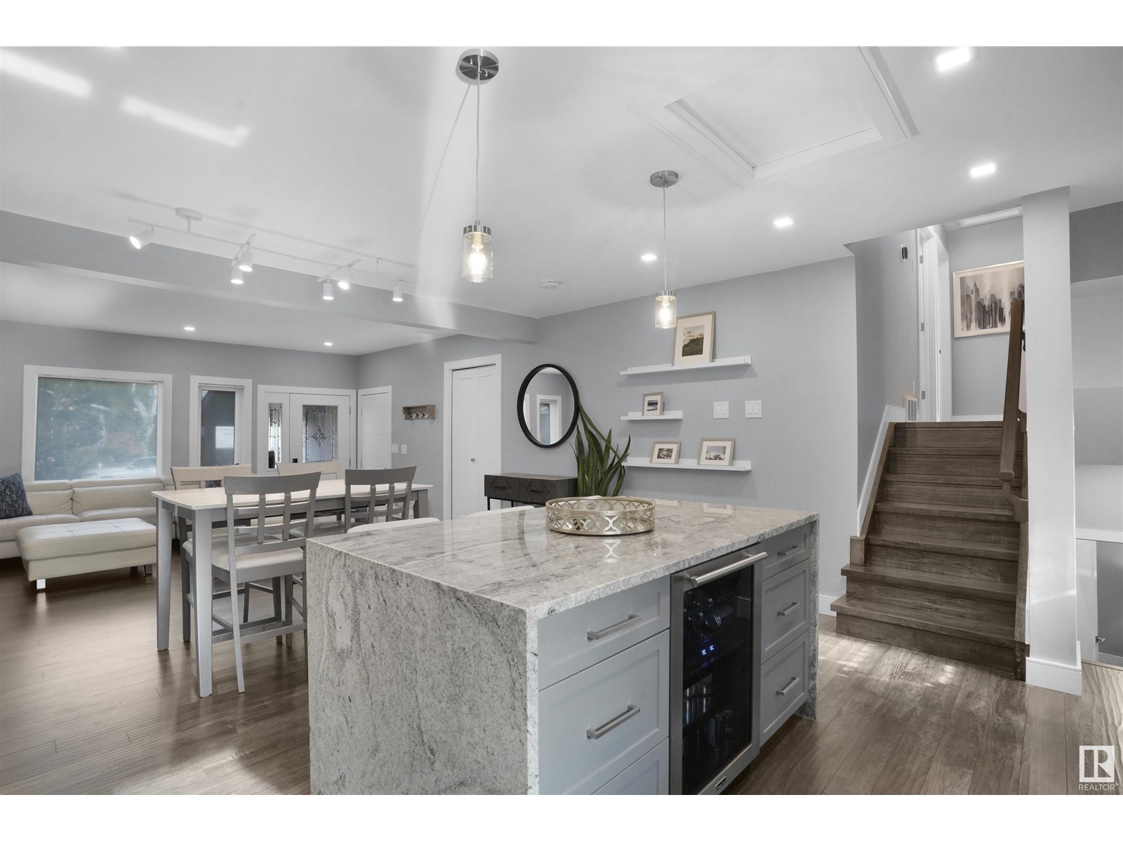 Photo 8 of 1840 35 St Nw, Edmonton AB