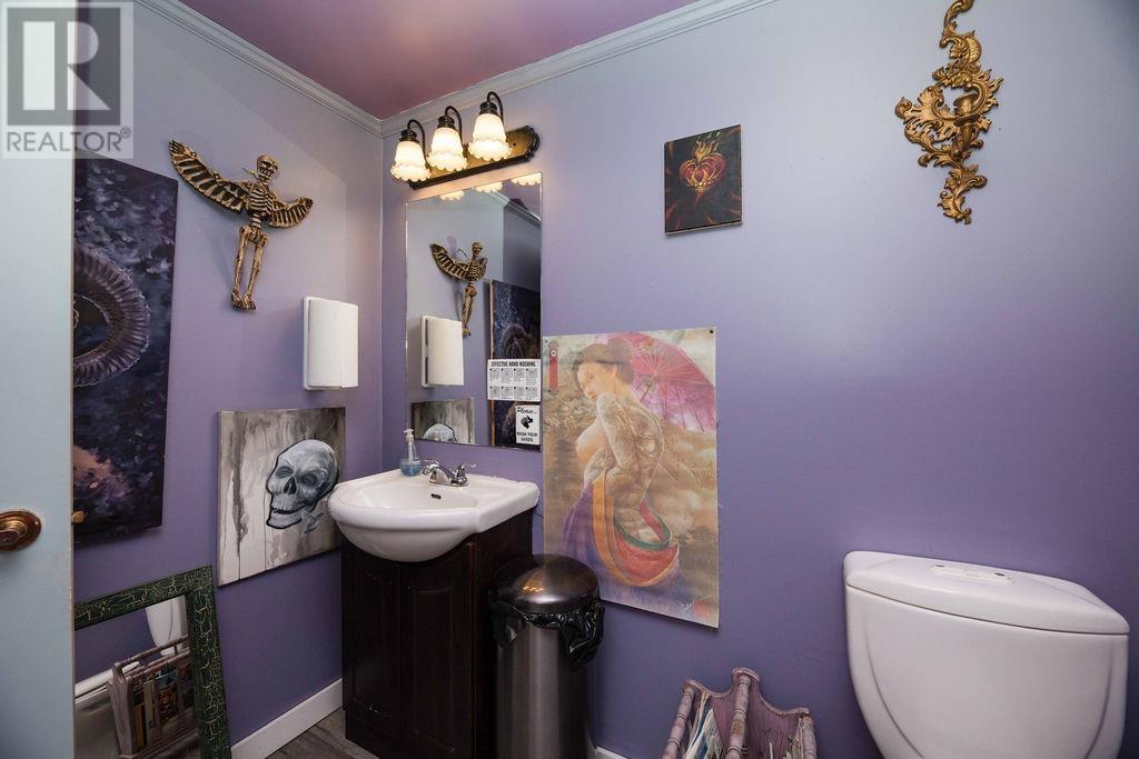 101 703 GIBSONS WAY, Gibsons