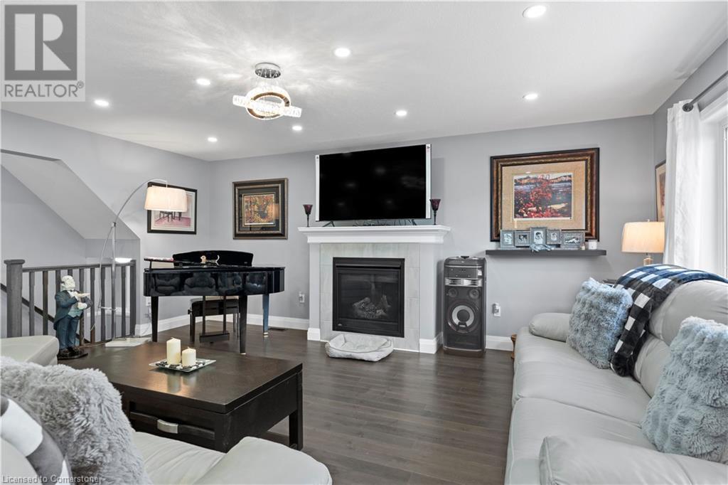Photo 4 of 122 Bridge Crescent, Palmerston ON