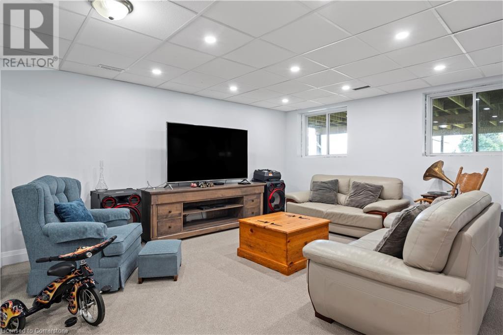 Photo 13 of 122 Bridge Crescent, Palmerston ON