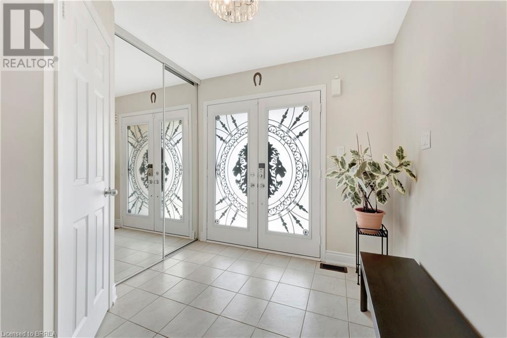 Photo 4 of 241 Thomas Avenue, Brantford ON