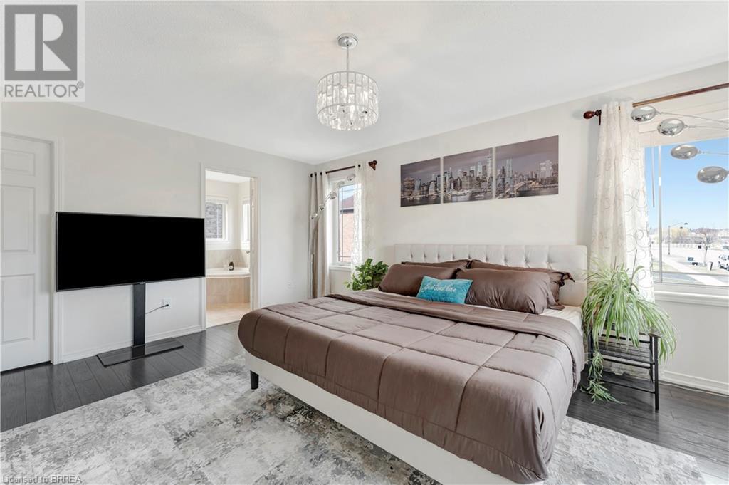 Photo 14 of 241 Thomas Avenue, Brantford ON