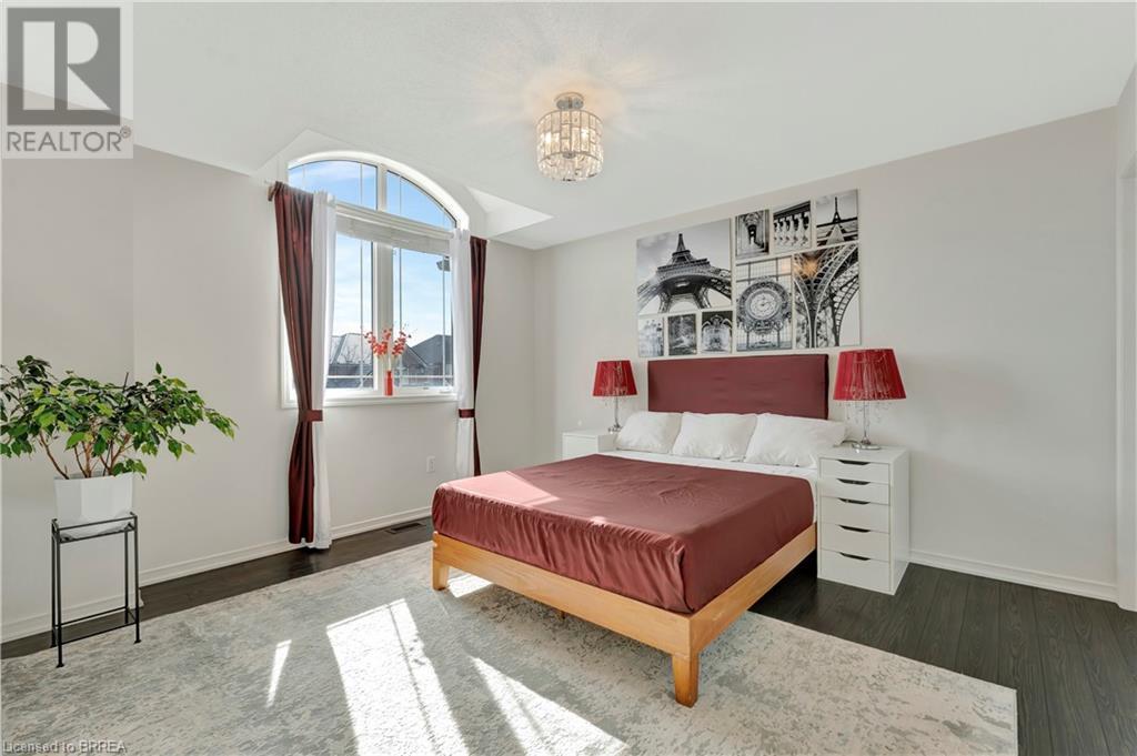 Photo 18 of 241 Thomas Avenue, Brantford ON