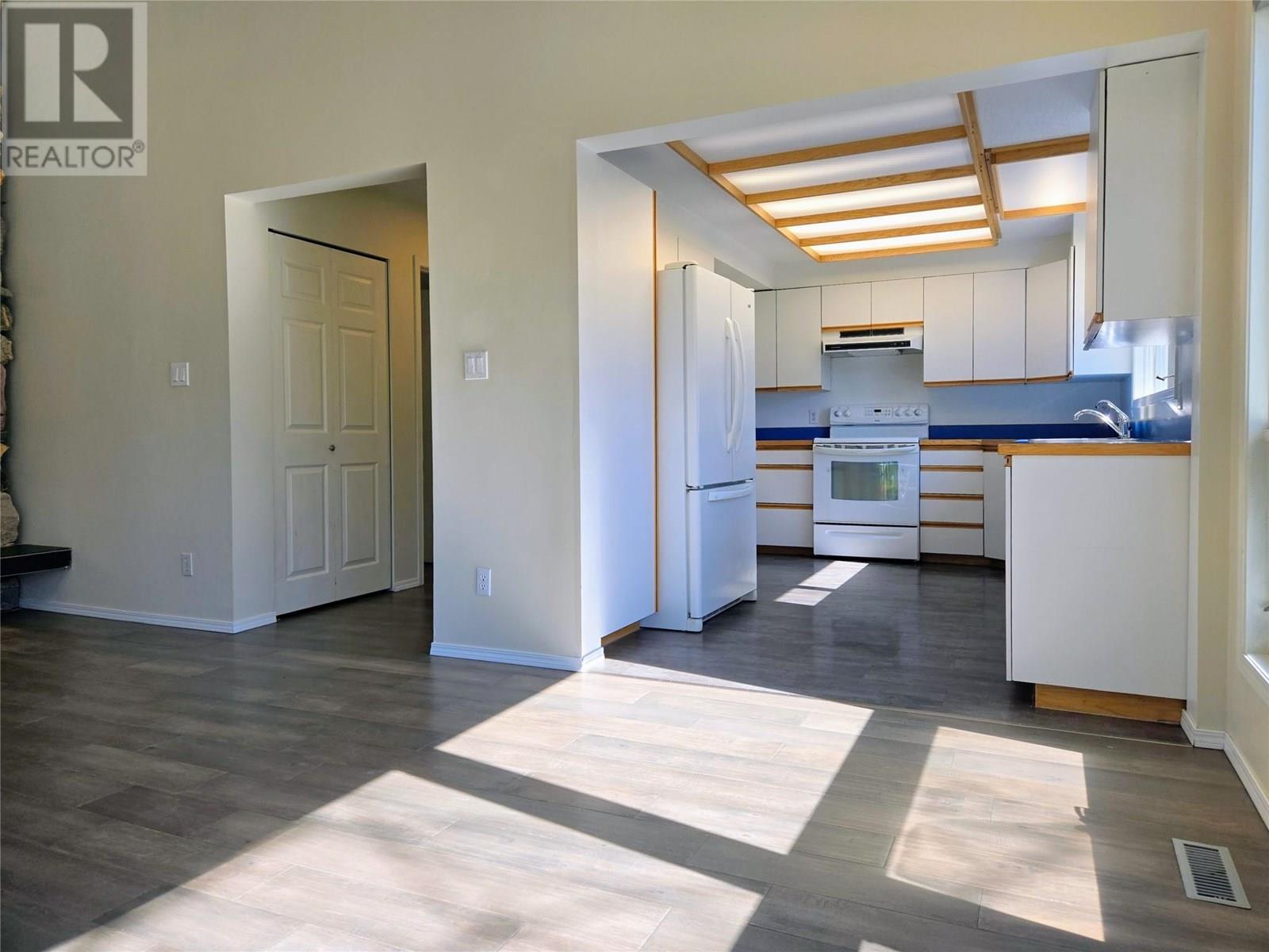 Photo 9 of 1229 13 Th Street, Invermere BC