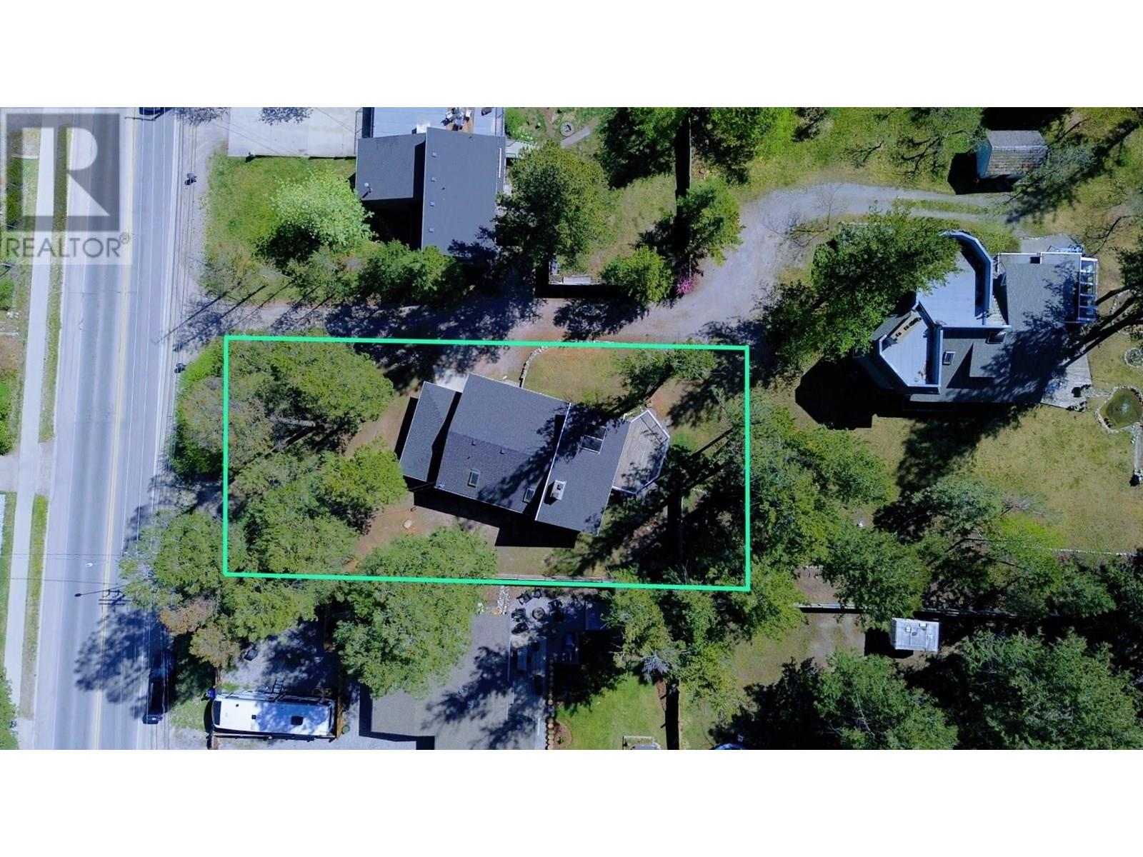 Photo 5 of 1229 13 Th Street, Invermere BC