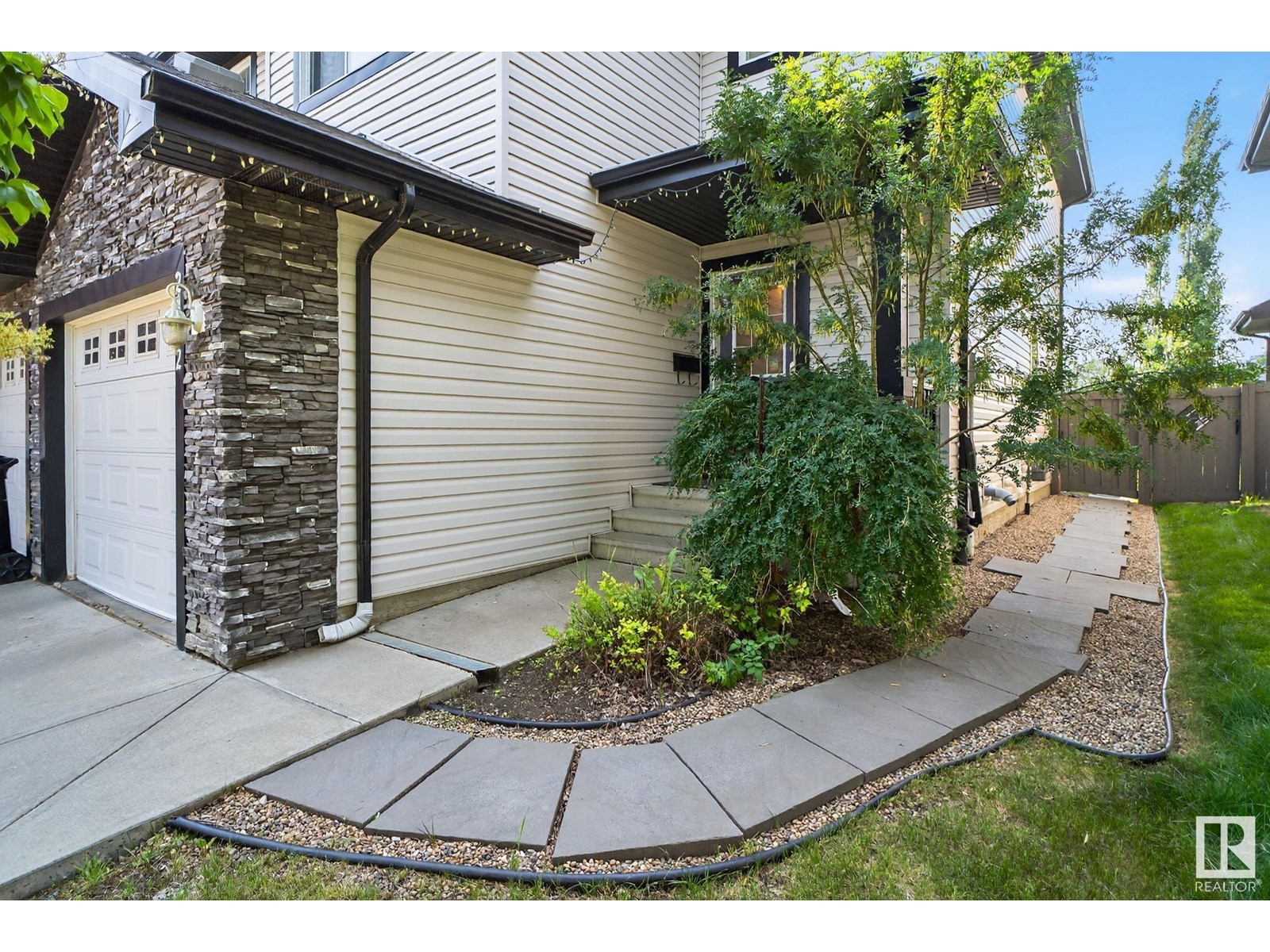 Photo 4 of 2432 Casselman Cr Sw, Edmonton AB