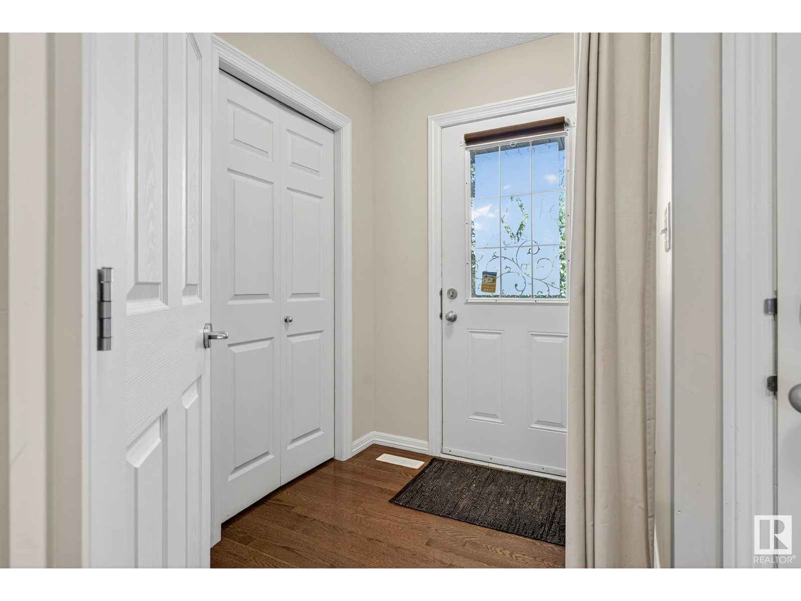 Photo 7 of 2432 Casselman Cr Sw, Edmonton AB