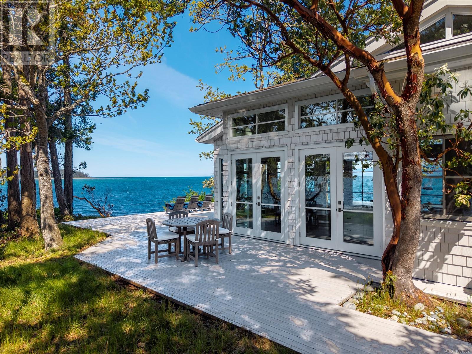 1341 Madrona Dr, Nanoose Bay