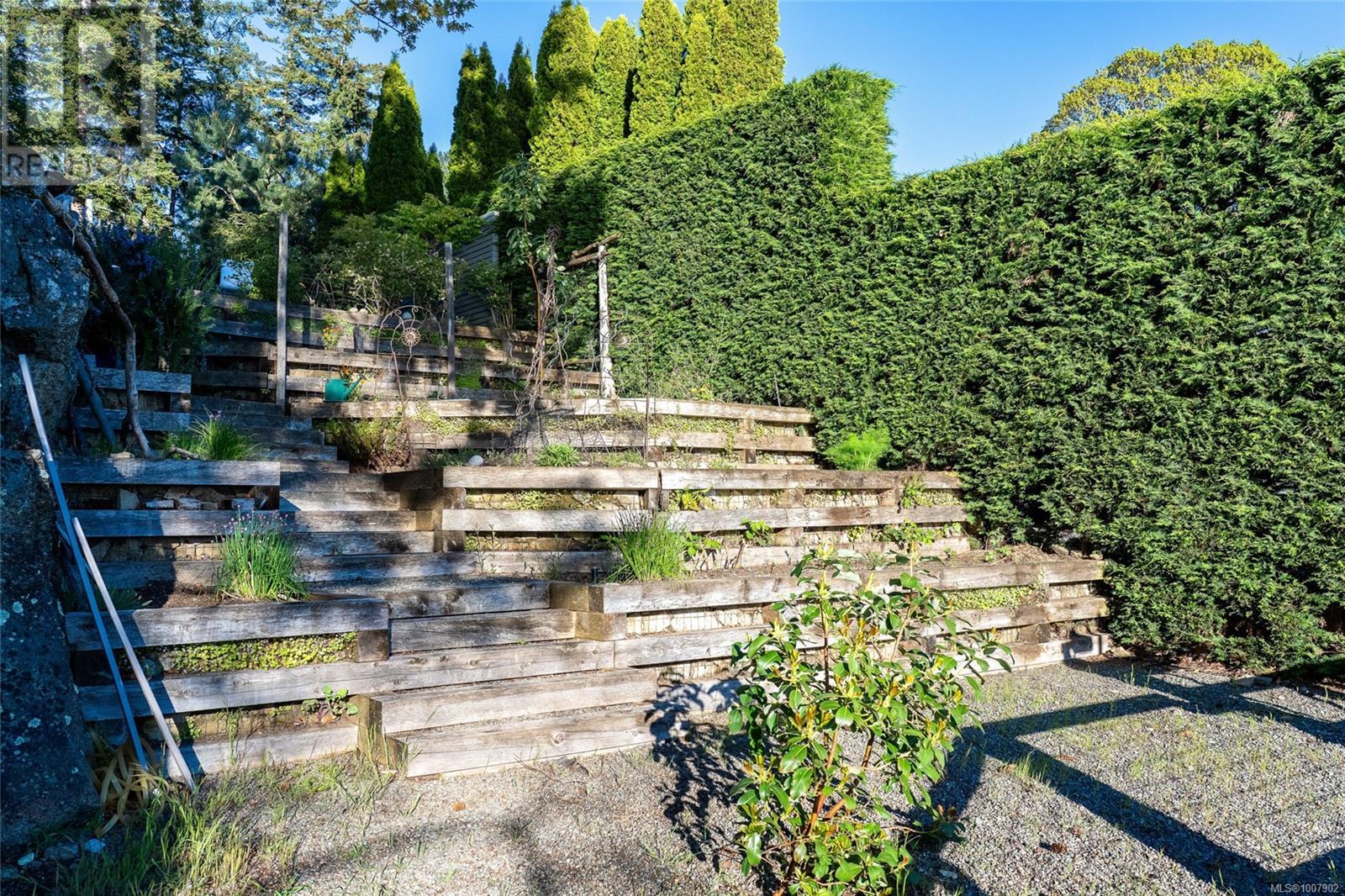 1341 Madrona Dr, Nanoose Bay