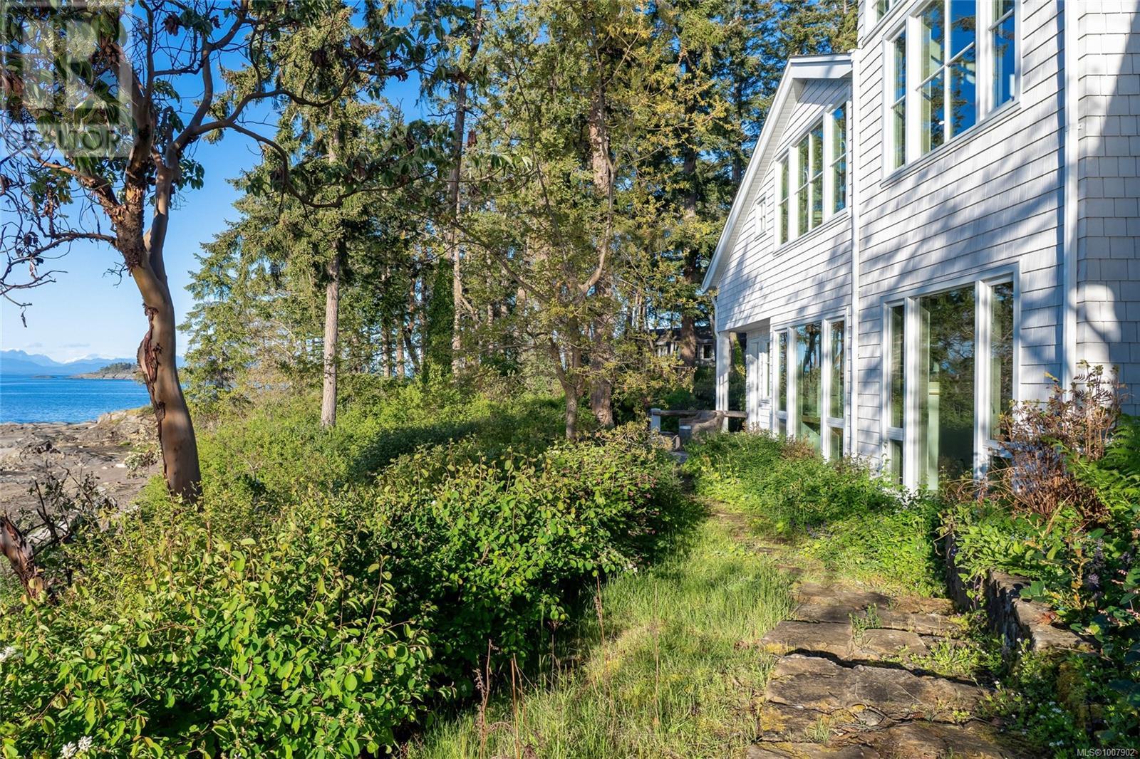 1341 Madrona Dr, Nanoose Bay