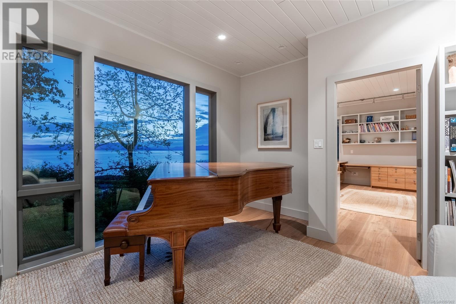 1341 Madrona Dr, Nanoose Bay