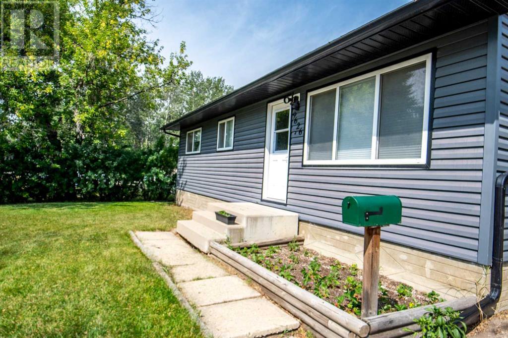 Single Family House Bungalow for Sale in   Avenue Mountview Grande Prairie 